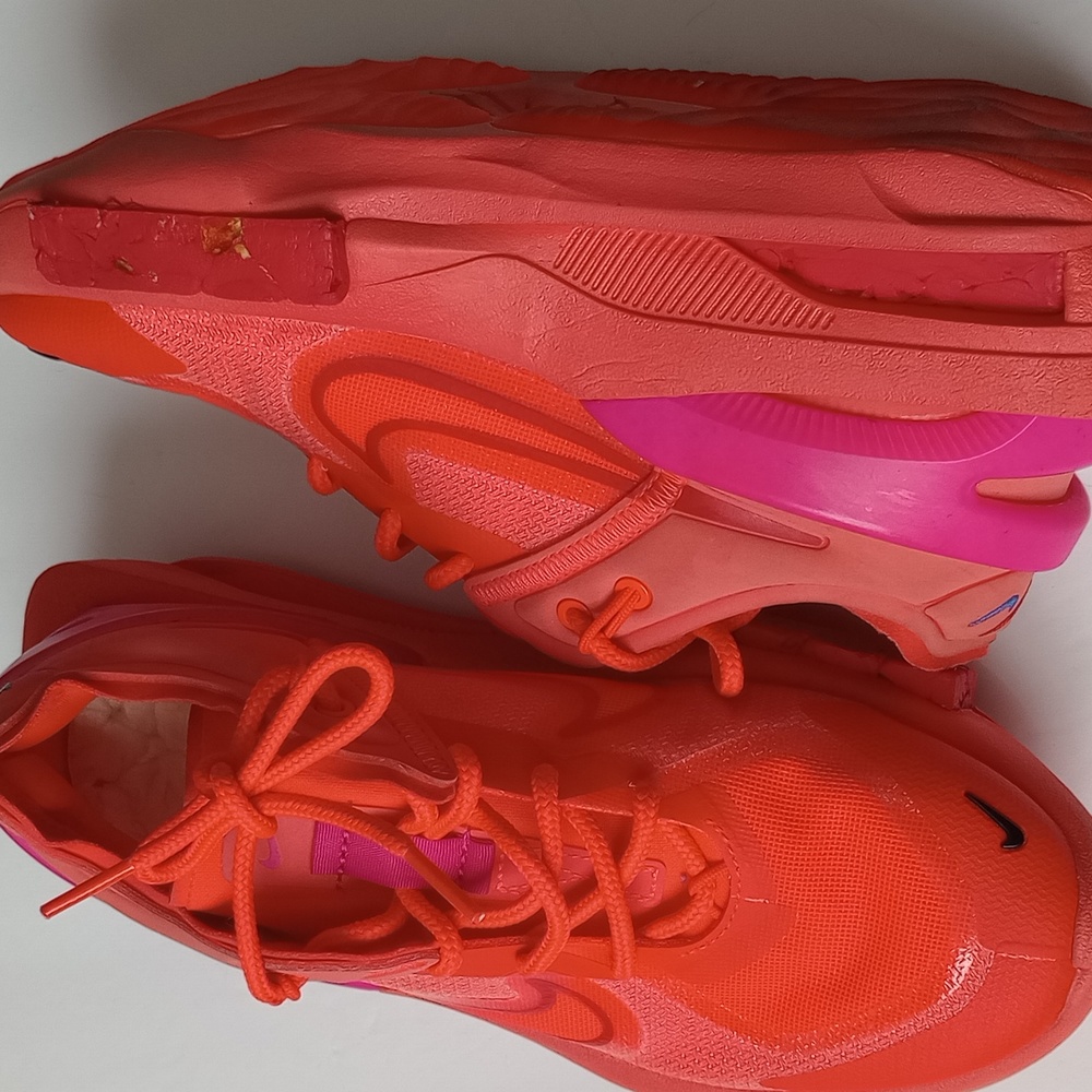 Nike - Picture 3 of 10